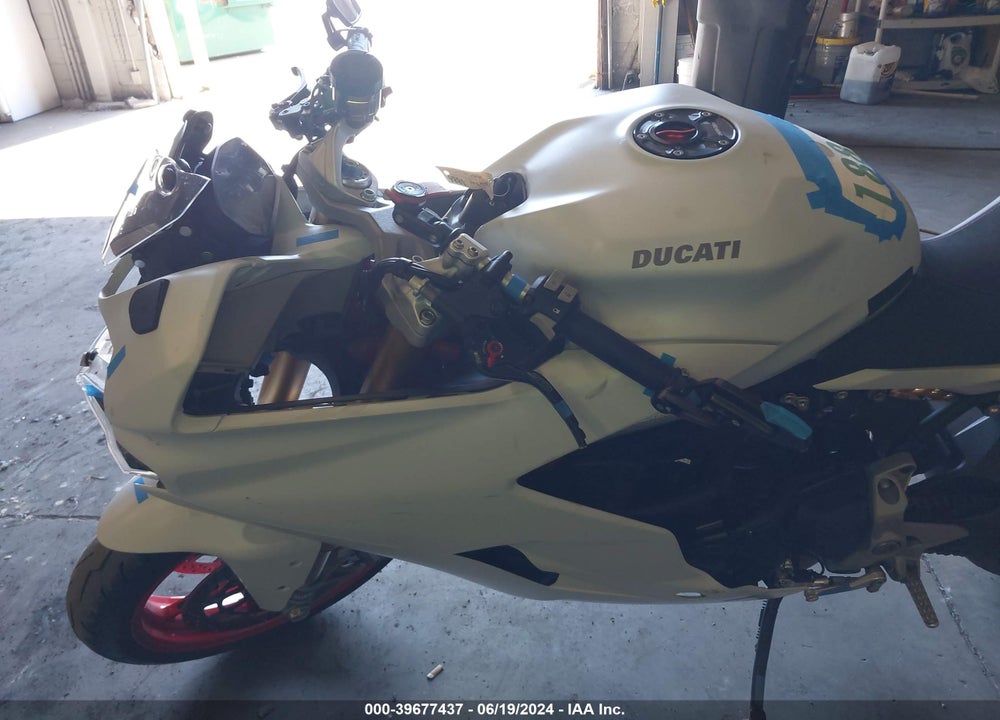 2020 DUCATI SUPERSPORT VIN: ZDMVABDS3LB008701