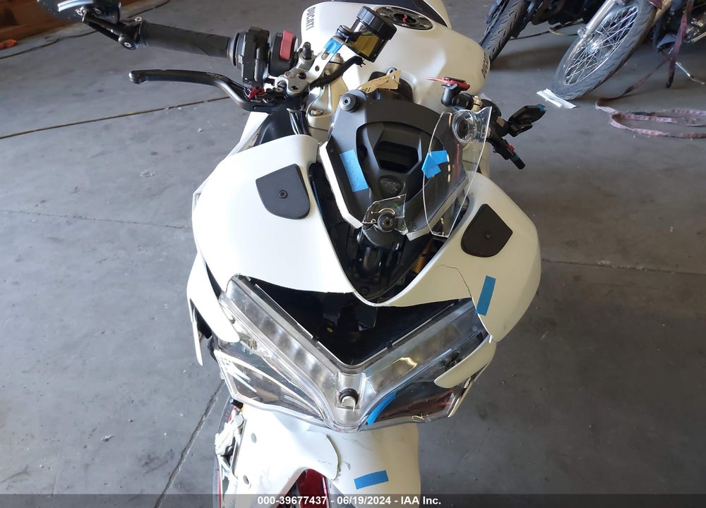 2020 DUCATI SUPERSPORT VIN: ZDMVABDS3LB008701
