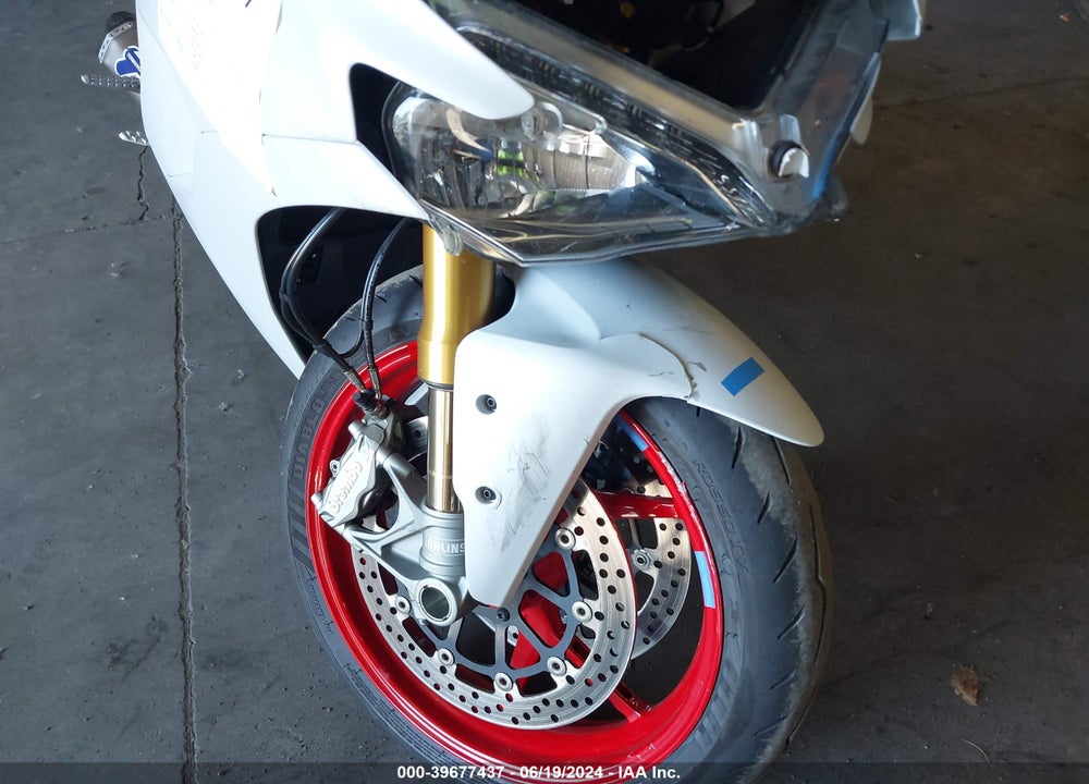 2020 DUCATI SUPERSPORT VIN: ZDMVABDS3LB008701
