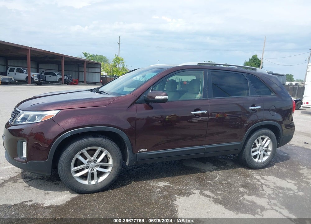 2015 KIA SORENTO LX VIN: 5XYKTCA64FG563785