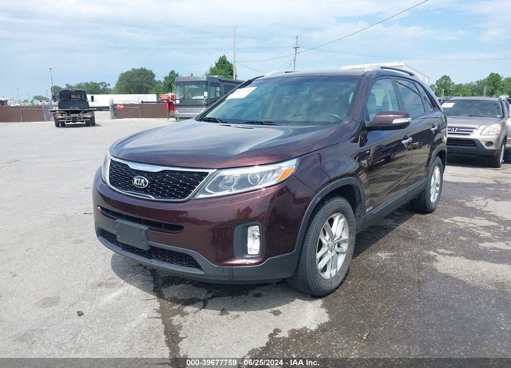 2015 KIA SORENTO LX VIN: 5XYKTCA64FG563785