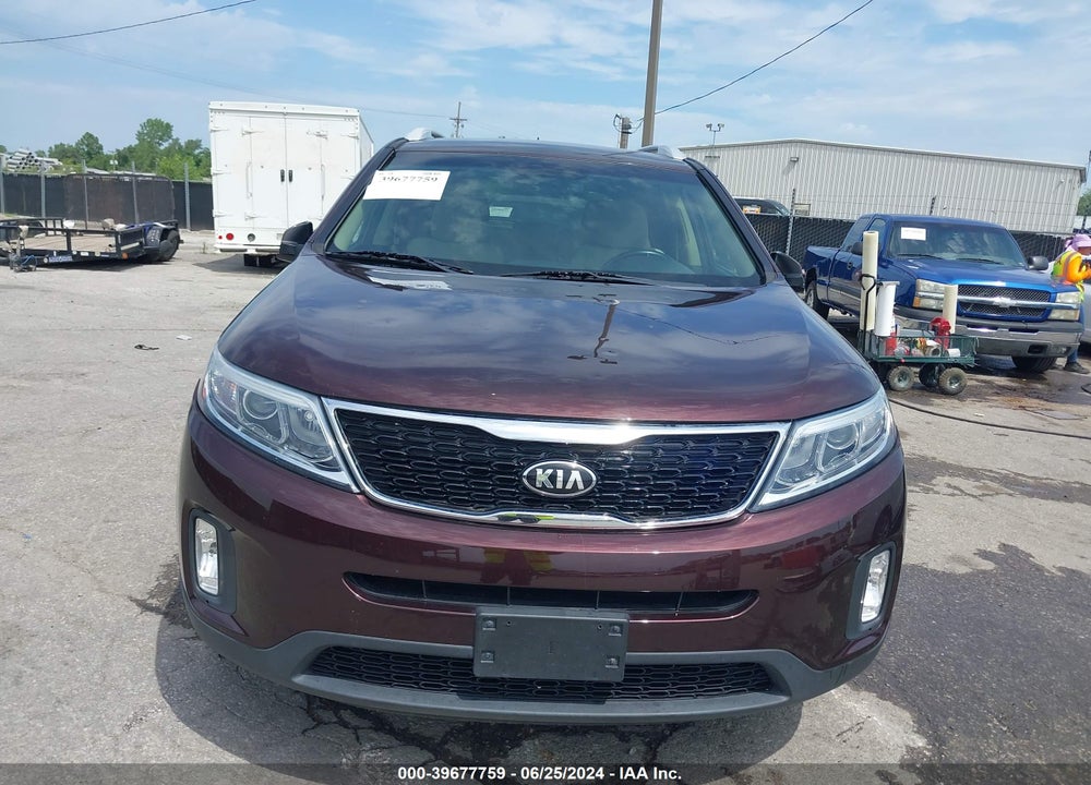 2015 KIA SORENTO LX VIN: 5XYKTCA64FG563785