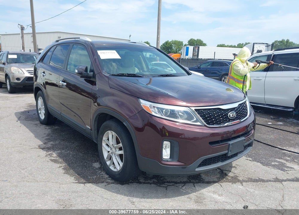 2015 KIA SORENTO LX VIN: 5XYKTCA64FG563785