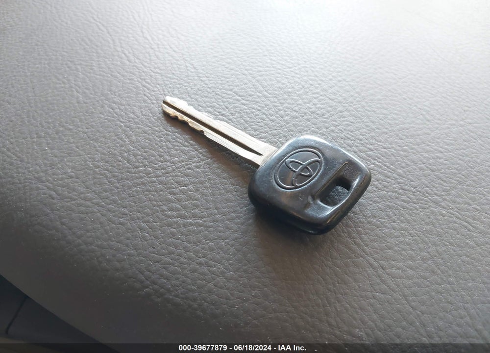 2002 TOYOTA CAMRY LE VIN: JTDBE32K820065692