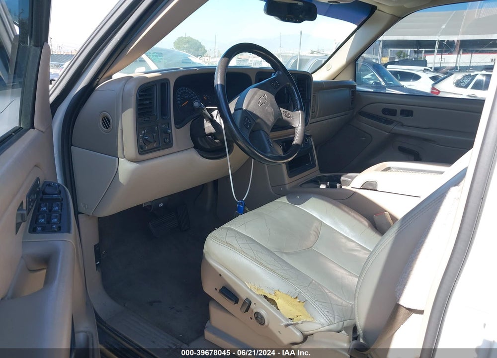 2005 CHEVROLET SUBURBAN 1500 LT VIN: 3GNEC16Z25G203992