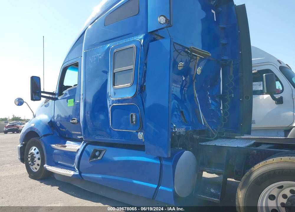 2015 KENWORTH CONSTRUCTION T680 VIN: 1XKYD49X8FJ428937