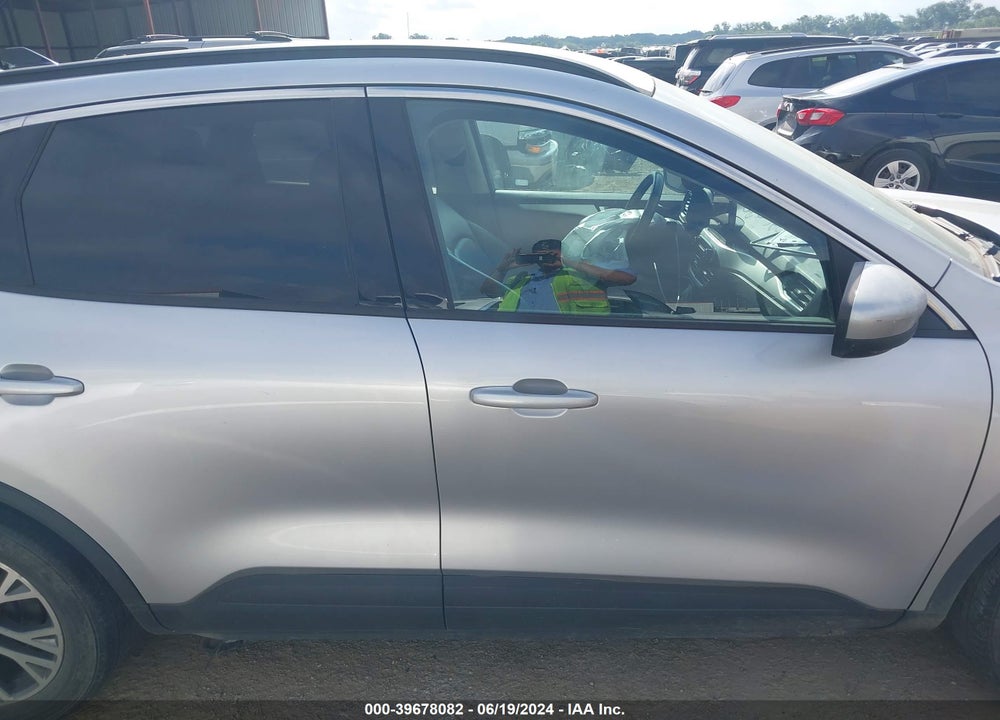 2020 FORD ESCAPE SEL VIN: 1FMCU0H60LUA81052