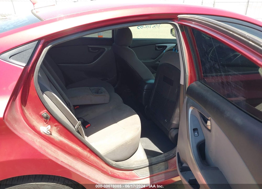 2014 HYUNDAI ELANTRA VIN: 5NPDH4AE3EH539363