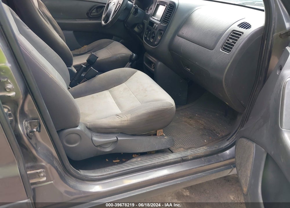 2004 FORD ESCAPE XLS VIN: 1FMYU02B74KA71840