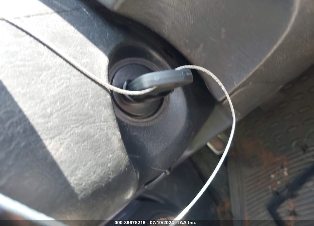 2004 FORD ESCAPE XLS VIN: 1FMYU02B74KA71840
