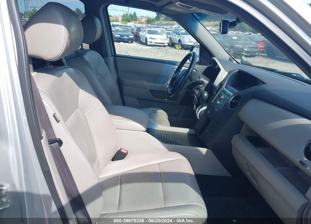 2011 HONDA PILOT EX-L VIN: 5FNYF4H51BB028998