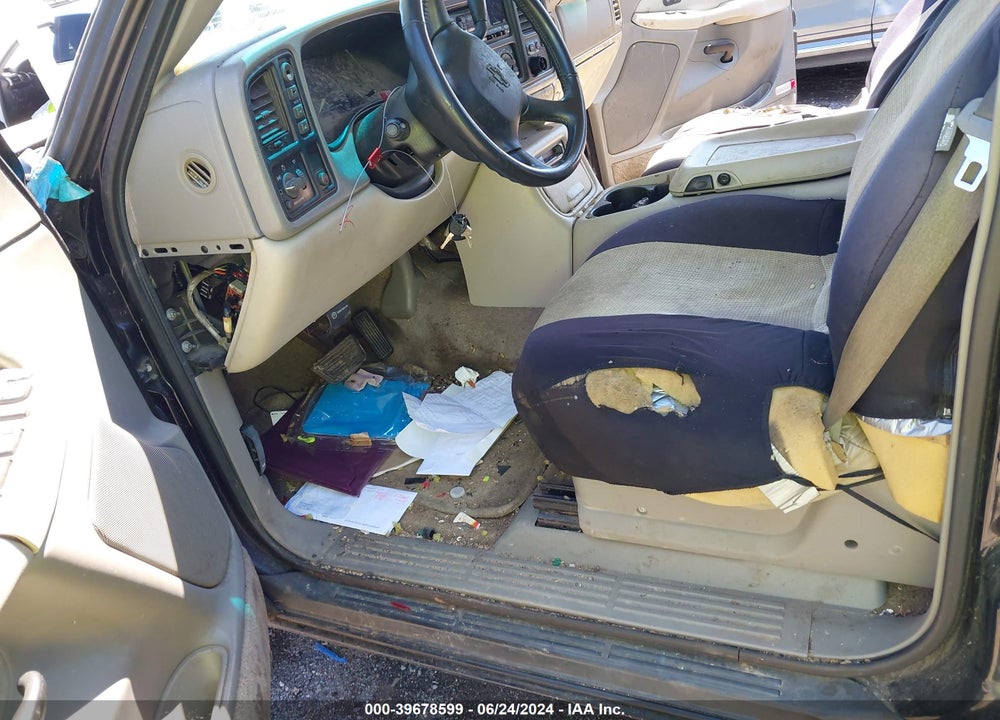 2000 CHEVROLET SUBURBAN 1500 LT VIN: 3GNFK16TXYG104439