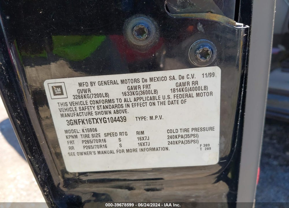 2000 CHEVROLET SUBURBAN 1500 LT VIN: 3GNFK16TXYG104439