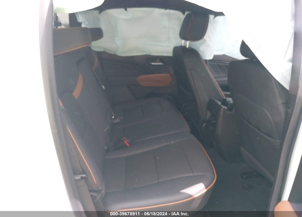 2024 GMC CANYON 4WD AT4 VIN: 1GTP6DEK8R1140030
