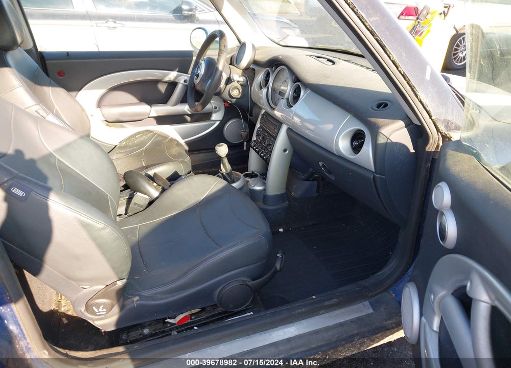 2002 MINI COOPER VIN: WMWRC33472TC32207