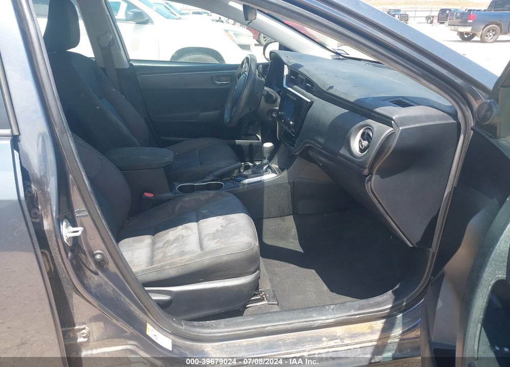 2018 TOYOTA COROLLA LE VIN: 5YFBURHE6JP825565