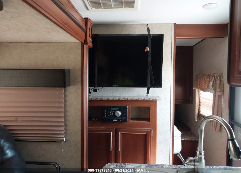 2017 FOREST RIVER FURY M-2910 VIN: 5ZT2FHUB3HG200261