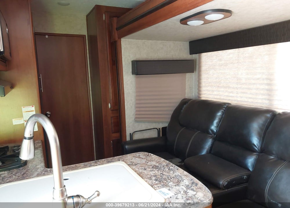 2017 FOREST RIVER FURY M-2910 VIN: 5ZT2FHUB3HG200261