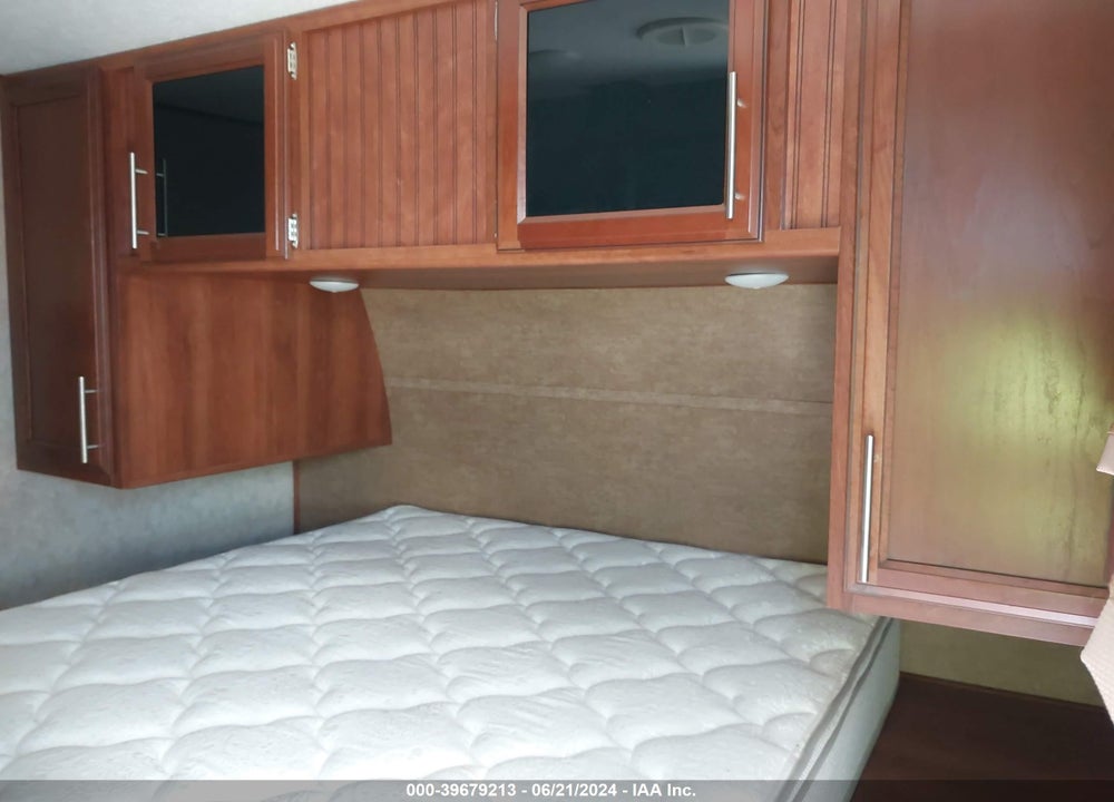 2017 FOREST RIVER FURY M-2910 VIN: 5ZT2FHUB3HG200261