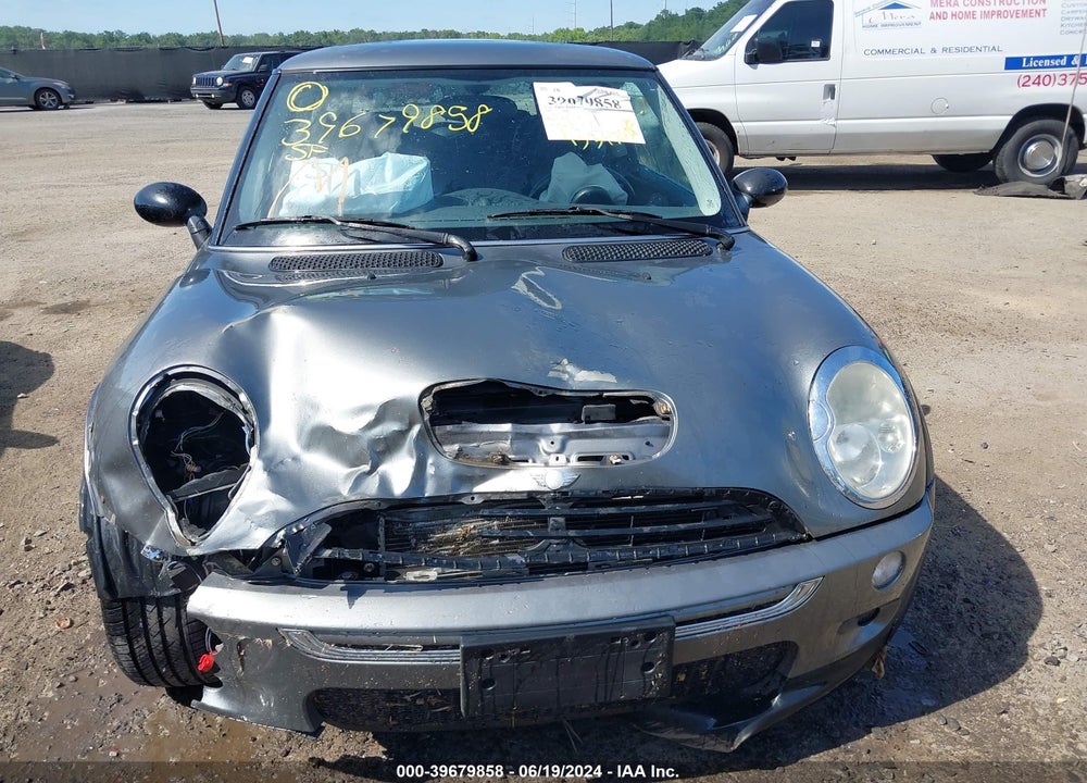 2004 MINI COOPER S VIN: WMWRE33404TD82138