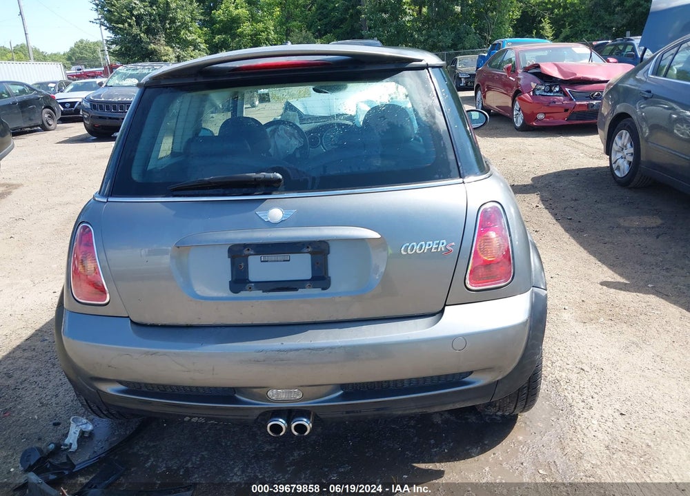 2004 MINI COOPER S VIN: WMWRE33404TD82138