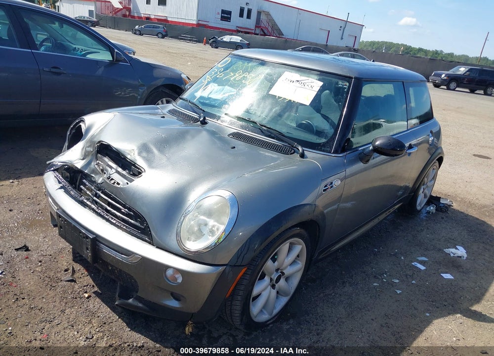 2004 MINI COOPER S VIN: WMWRE33404TD82138
