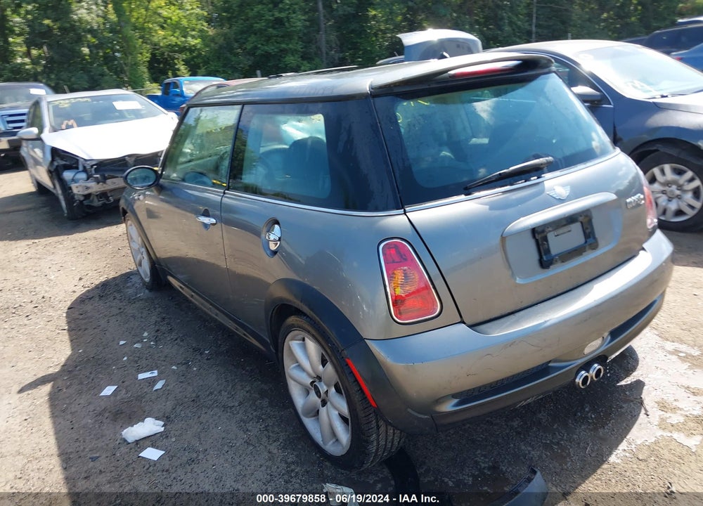 2004 MINI COOPER S VIN: WMWRE33404TD82138