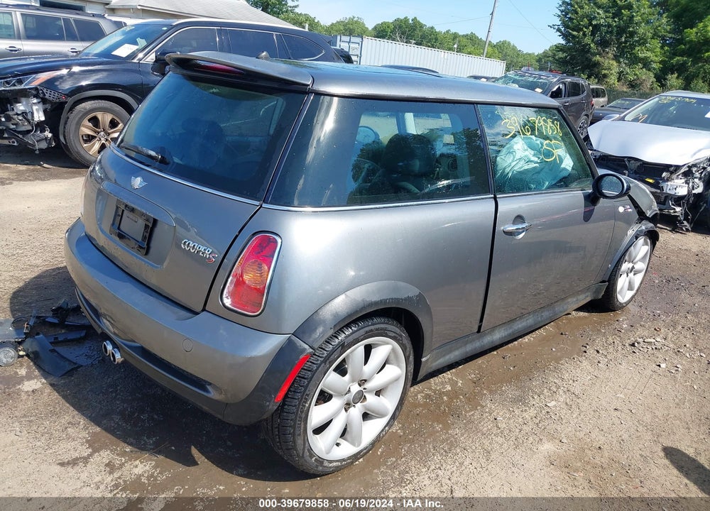 2004 MINI COOPER S VIN: WMWRE33404TD82138