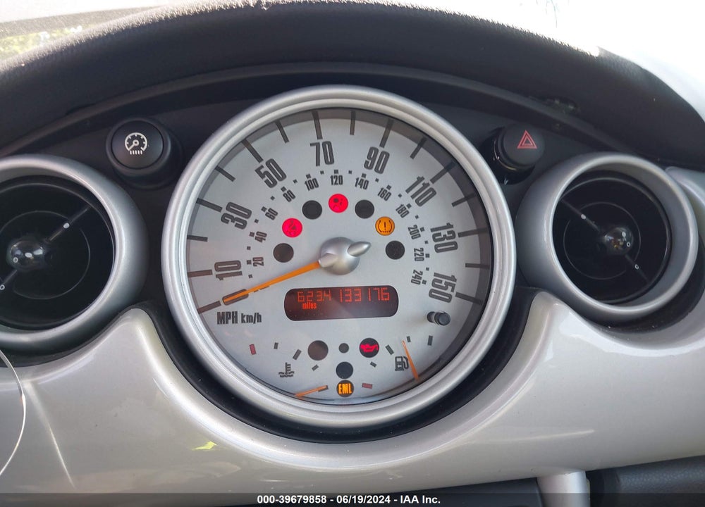 2004 MINI COOPER S VIN: WMWRE33404TD82138