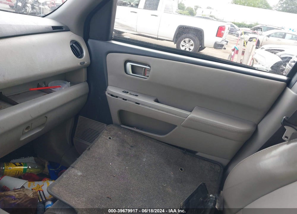 2011 HONDA PILOT EX-L VIN: 5FNYF3H55BB029405