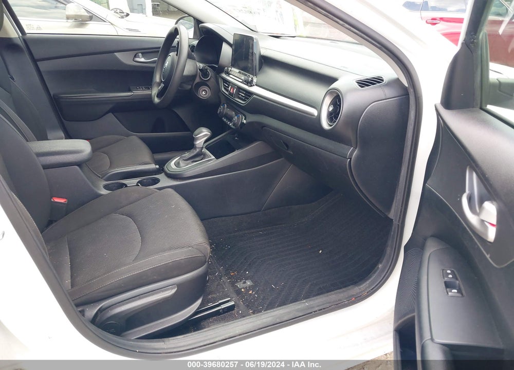 2019 KIA FORTE LXS VIN: 3KPF24AD8KE014428