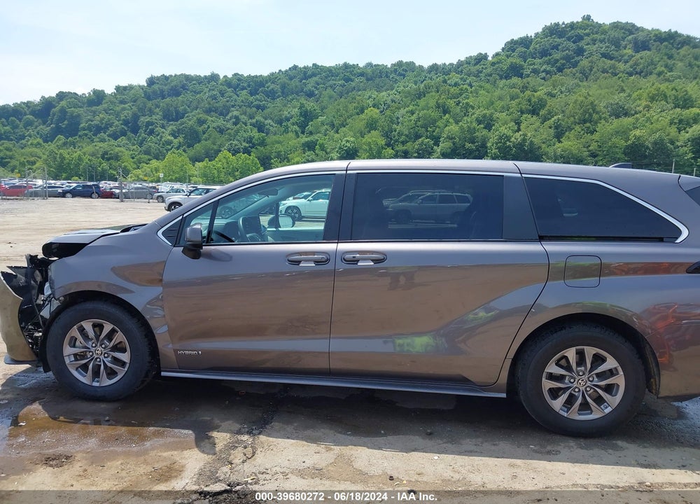 2021 TOYOTA SIENNA LE VIN: 5TDKRKEC7MS020052