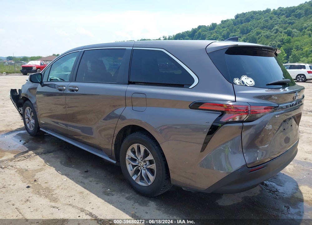 2021 TOYOTA SIENNA LE VIN: 5TDKRKEC7MS020052