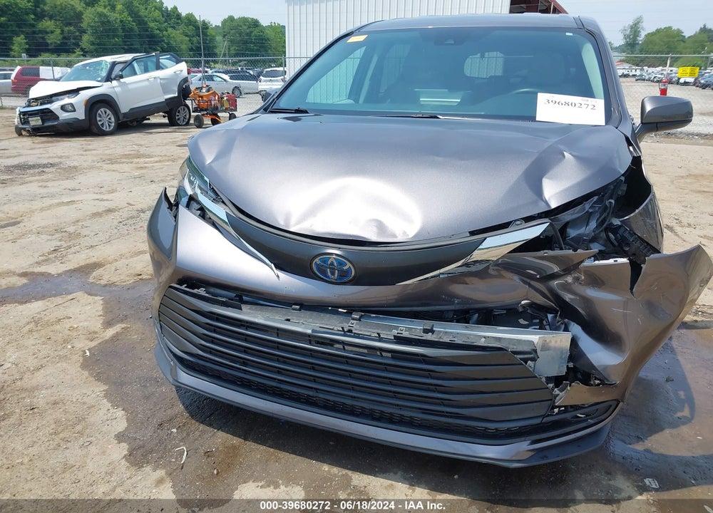 2021 TOYOTA SIENNA LE VIN: 5TDKRKEC7MS020052