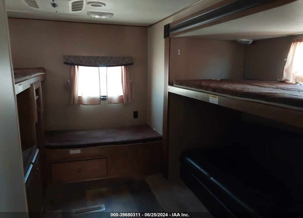 2016 CROSSROADS 32' TRAVEL TRAILER VIN: 4V0TC3228GJ007051