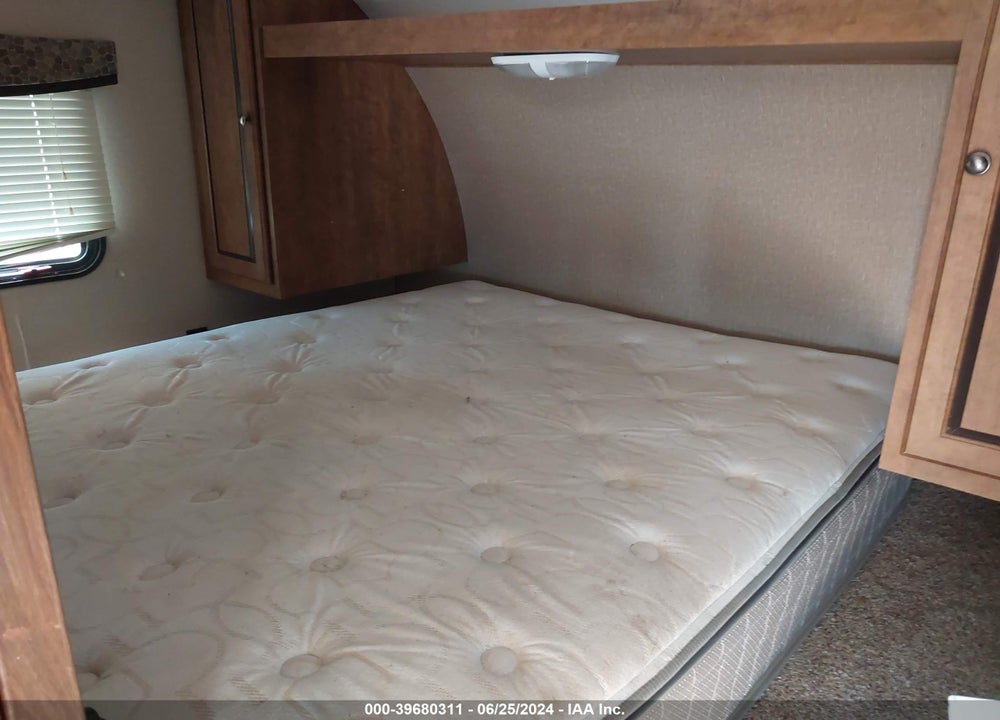 2016 CROSSROADS 32' TRAVEL TRAILER VIN: 4V0TC3228GJ007051