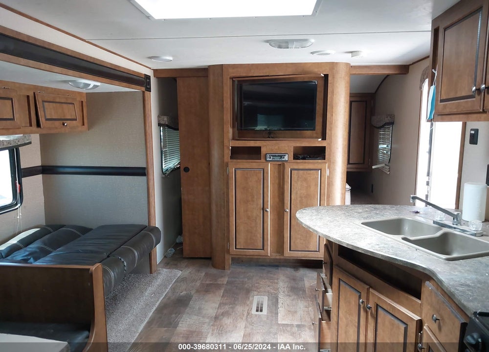 2016 CROSSROADS 32' TRAVEL TRAILER VIN: 4V0TC3228GJ007051