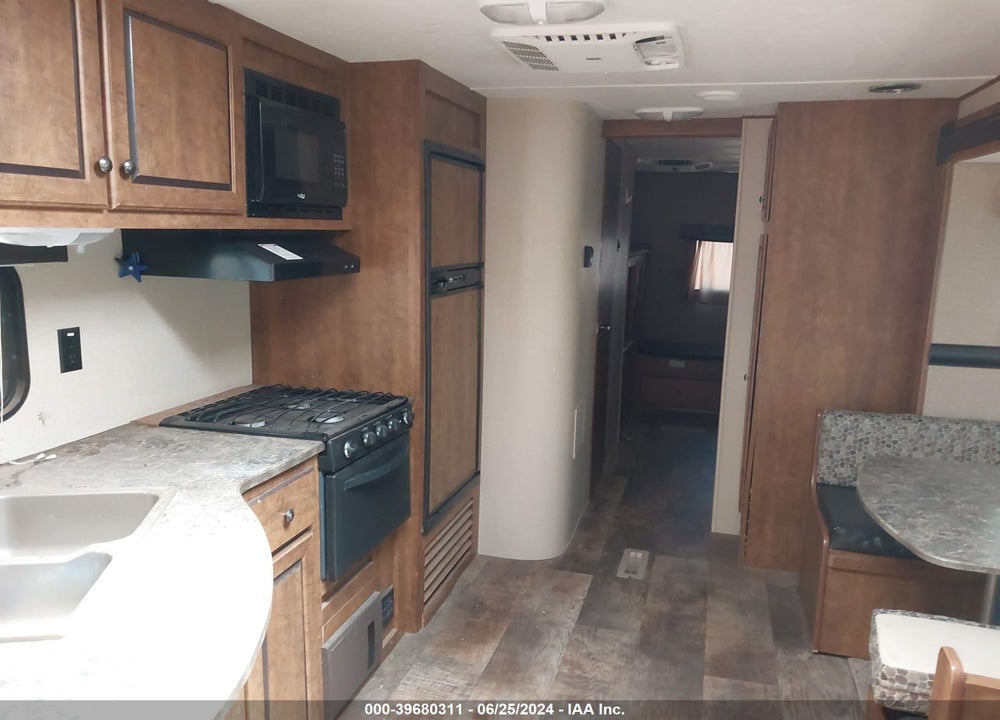 2016 CROSSROADS 32' TRAVEL TRAILER VIN: 4V0TC3228GJ007051