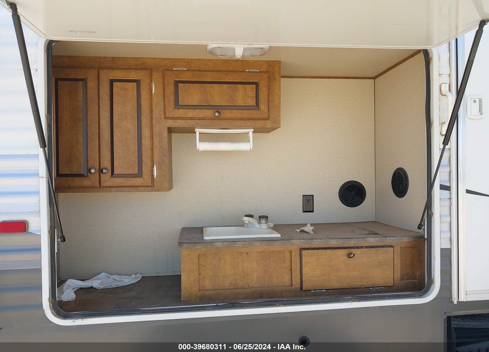 2016 CROSSROADS 32' TRAVEL TRAILER VIN: 4V0TC3228GJ007051