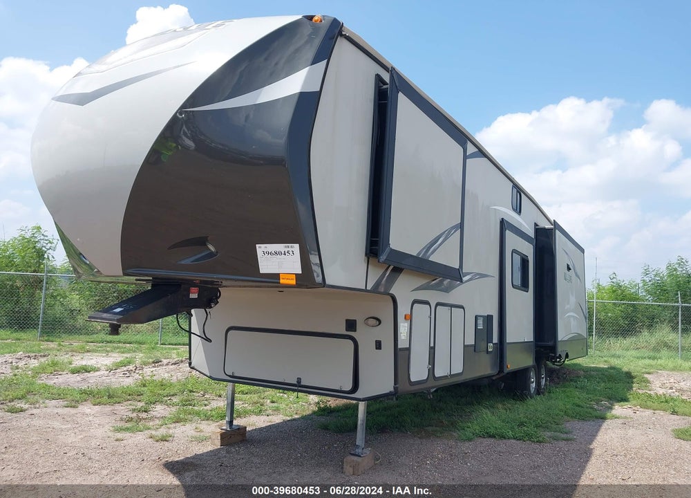 2017 CROSSROADS RV REZERVE FIFTH WHEEL VIN: 4V0FC3824HR006955