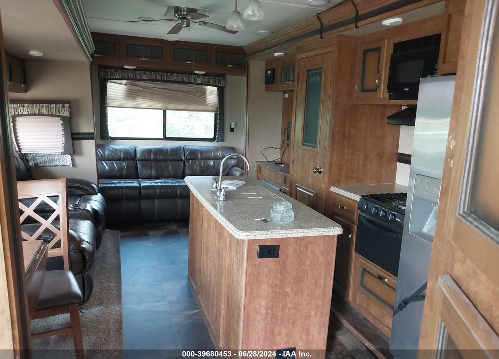 2017 CROSSROADS RV REZERVE FIFTH WHEEL VIN: 4V0FC3824HR006955