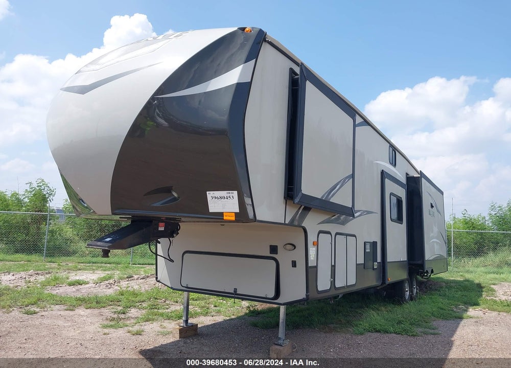 2017 CROSSROADS RV REZERVE FIFTH WHEEL VIN: 4V0FC3824HR006955