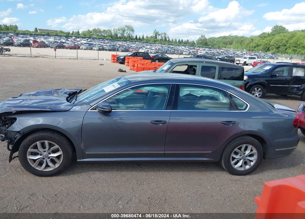 2017 VOLKSWAGEN PASSAT VIN: 1VWAT7A32HC023820