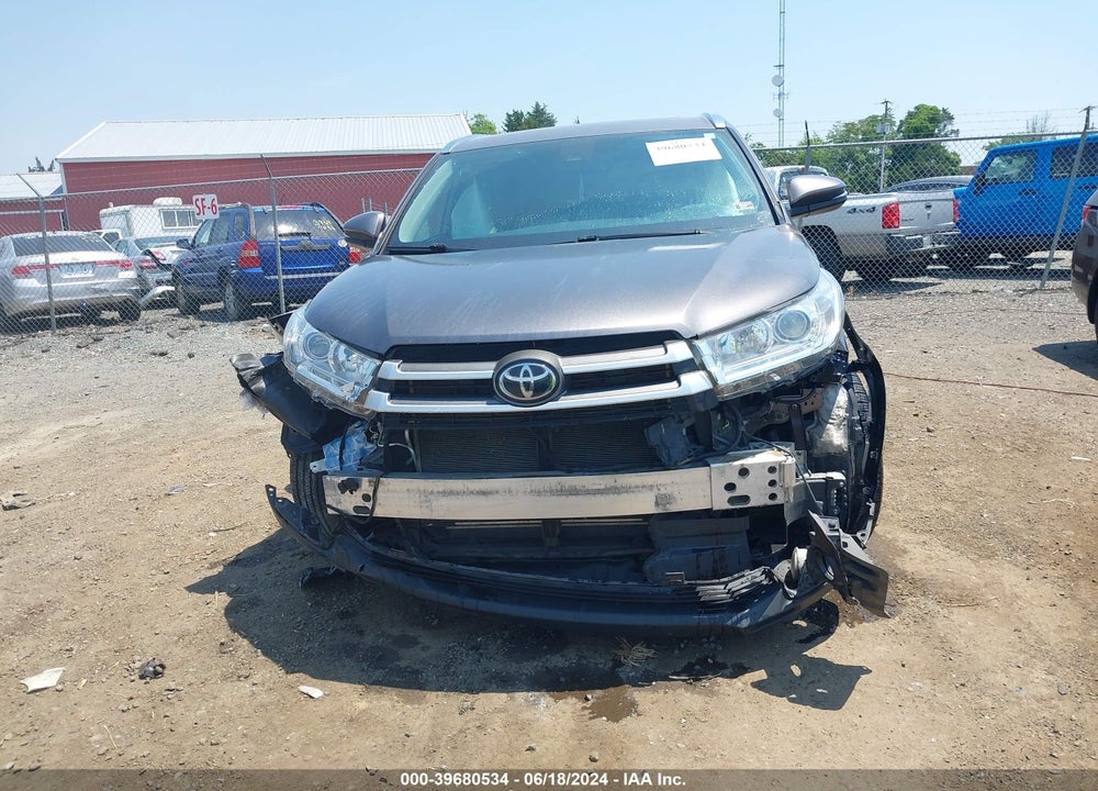 2019 TOYOTA HIGHLANDER XLE VIN: 5TDJZRFH8KS592484