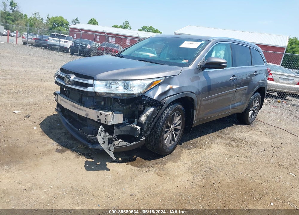 2019 TOYOTA HIGHLANDER XLE VIN: 5TDJZRFH8KS592484
