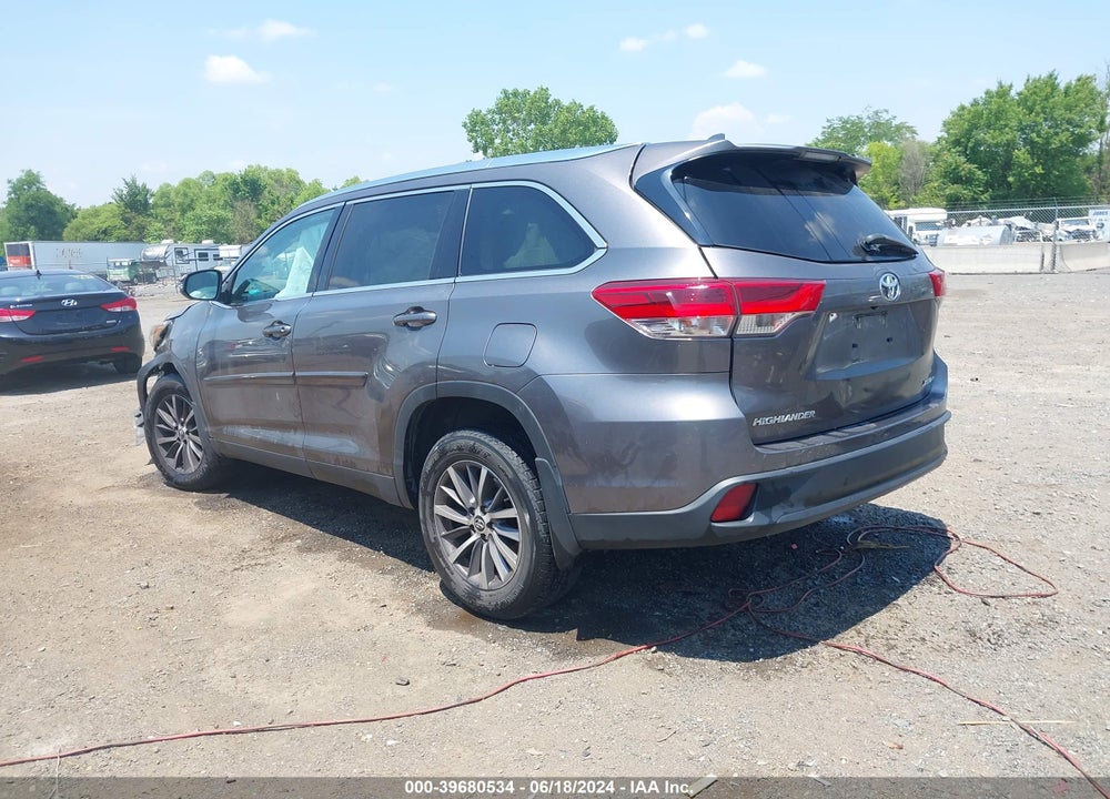2019 TOYOTA HIGHLANDER XLE VIN: 5TDJZRFH8KS592484