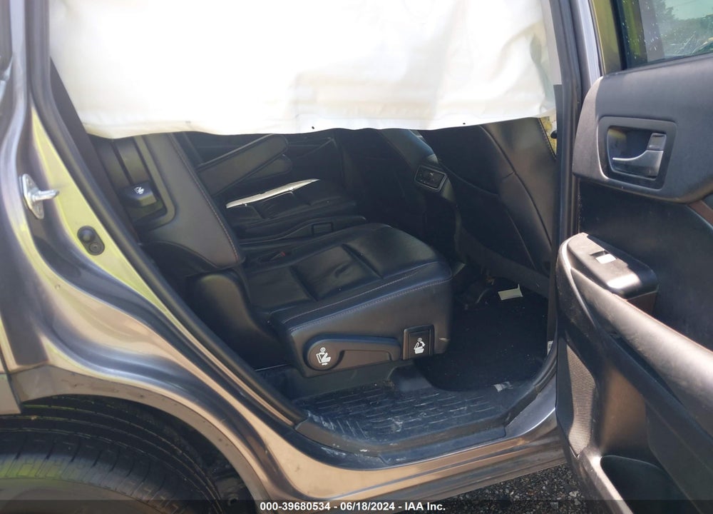 2019 TOYOTA HIGHLANDER XLE VIN: 5TDJZRFH8KS592484