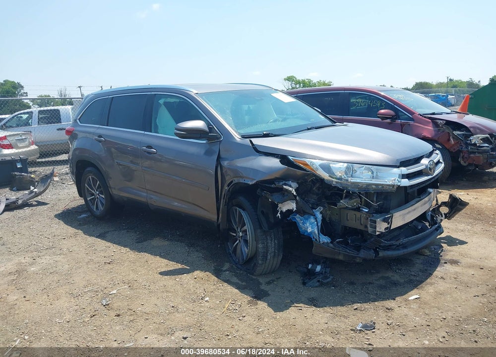 2019 TOYOTA HIGHLANDER XLE VIN: 5TDJZRFH8KS592484