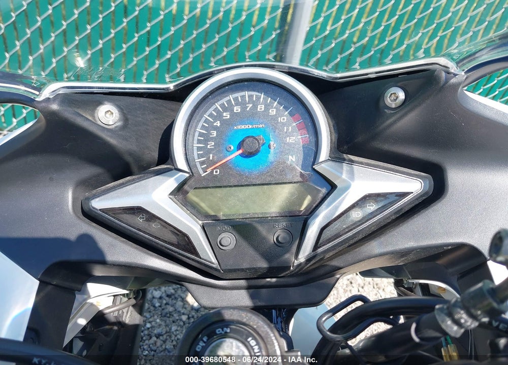 2013 HONDA CBR250 VIN: MLHMC4108D5304133