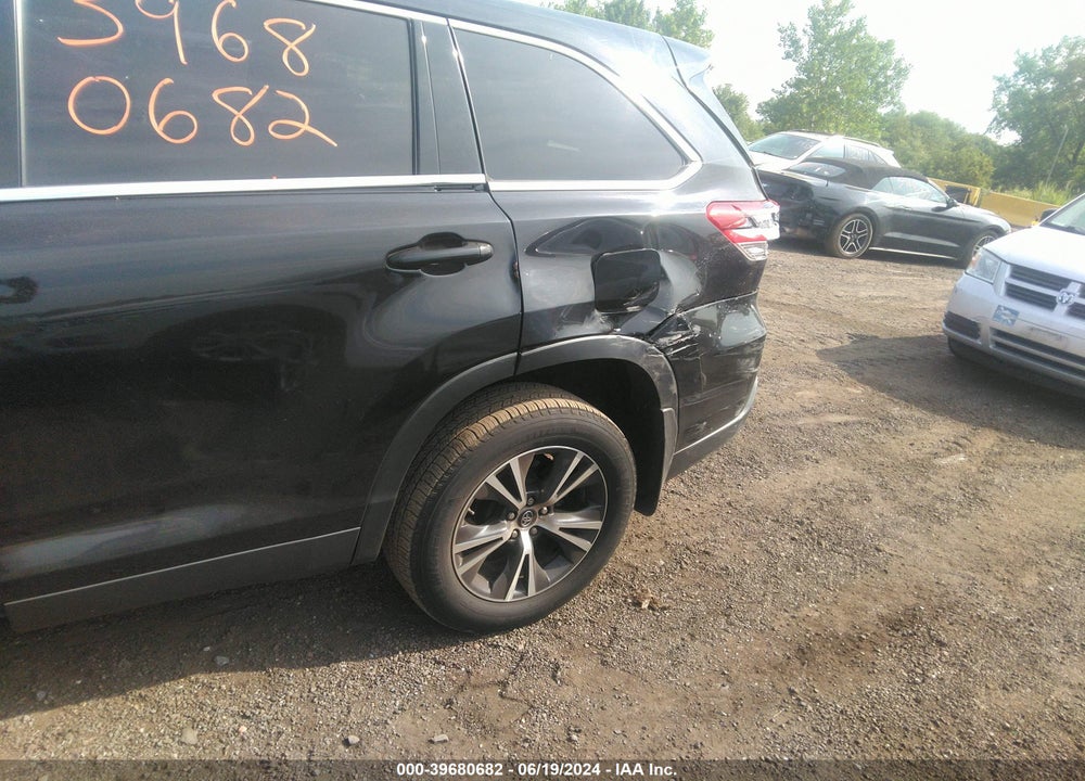 2019 TOYOTA HIGHLANDER LE VIN: 5TDBZRFH3KS974166